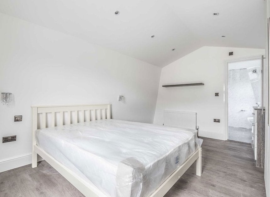 Flat Brayburne Avenue in Greater London