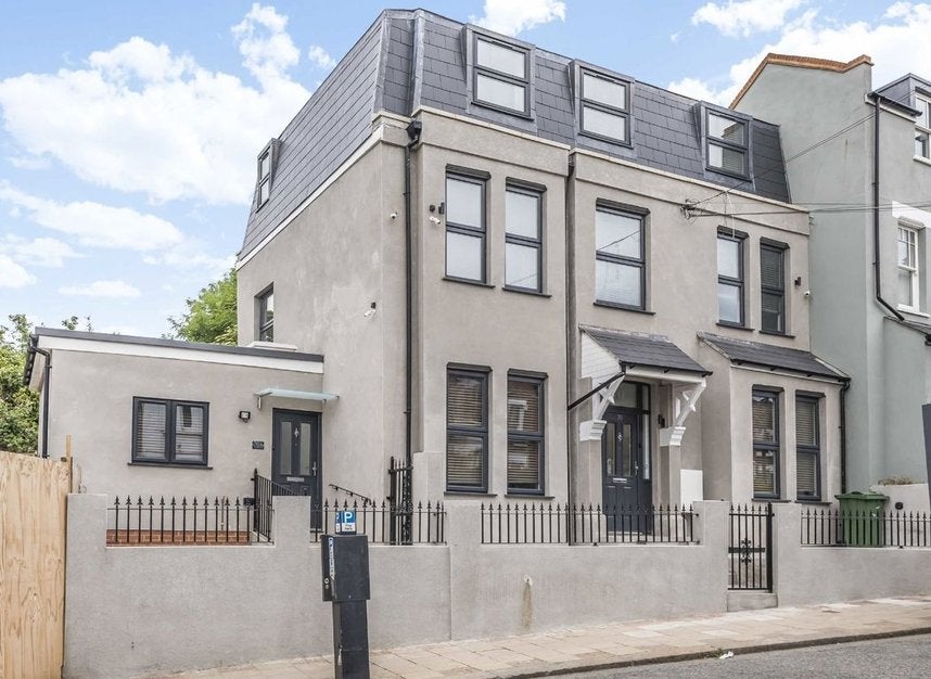 Flat Brayburne Avenue in Greater London