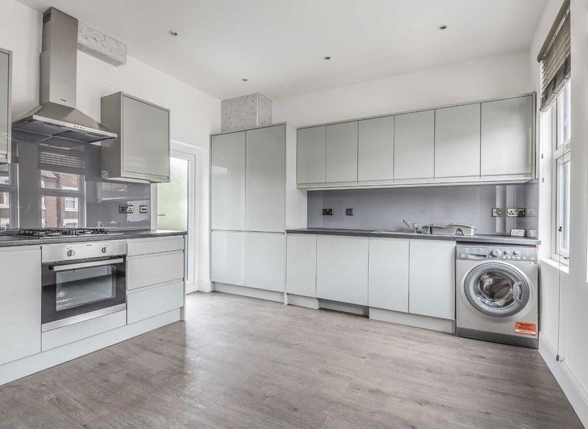 Flat Brayburne Avenue in Greater London