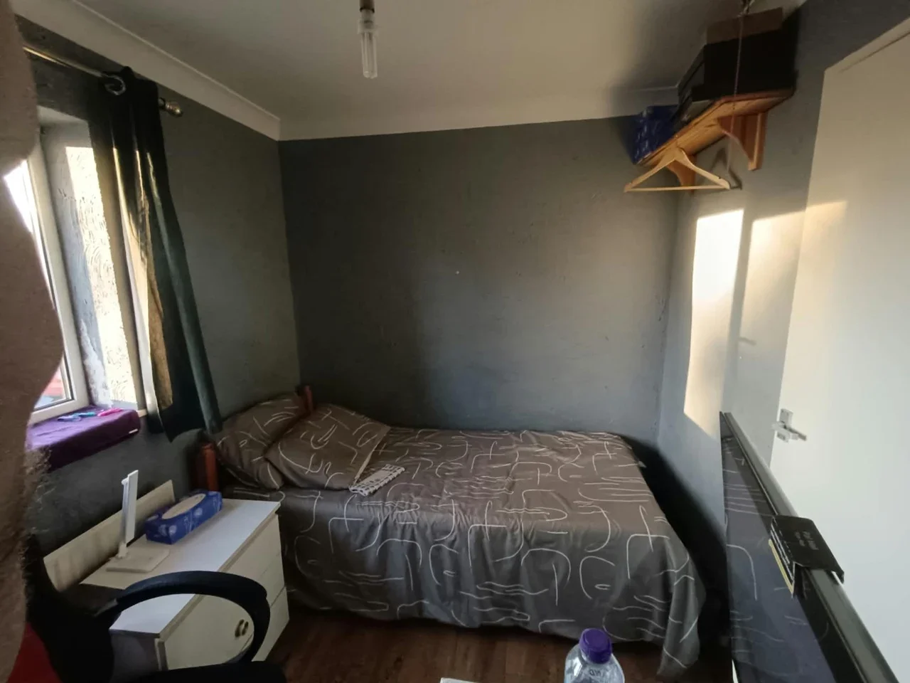Room Goldfinch Close in Crawley