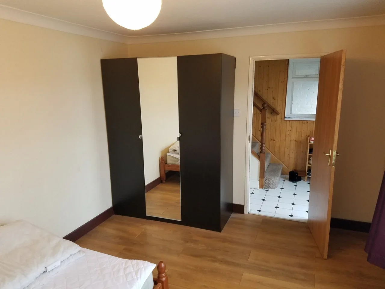Room Goldfinch Close in Crawley