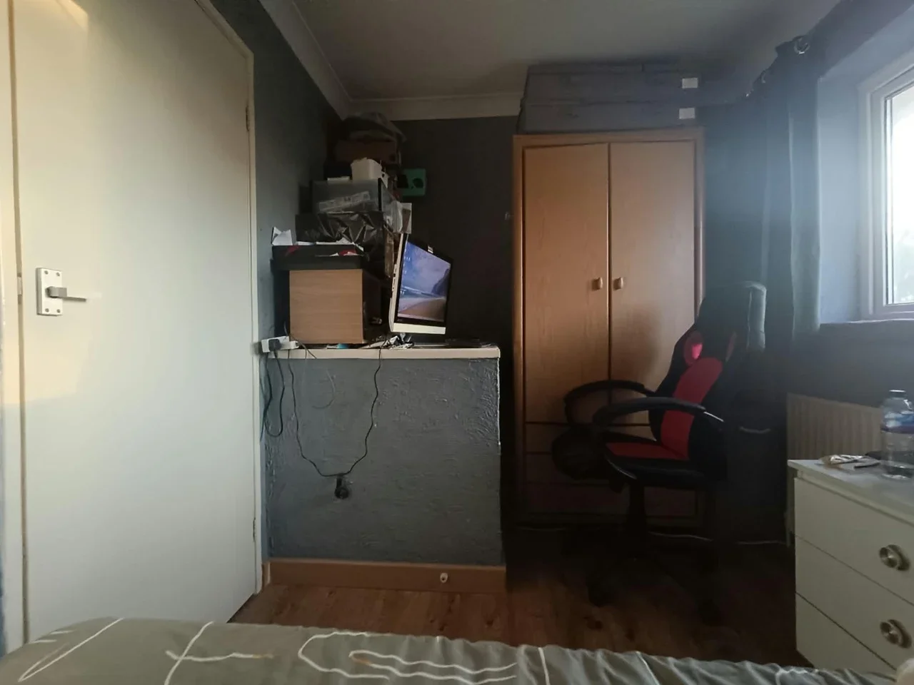 Room Goldfinch Close in Crawley