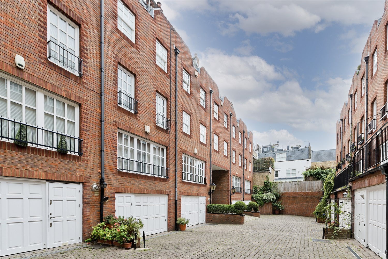 Flat Eden Close in Greater London