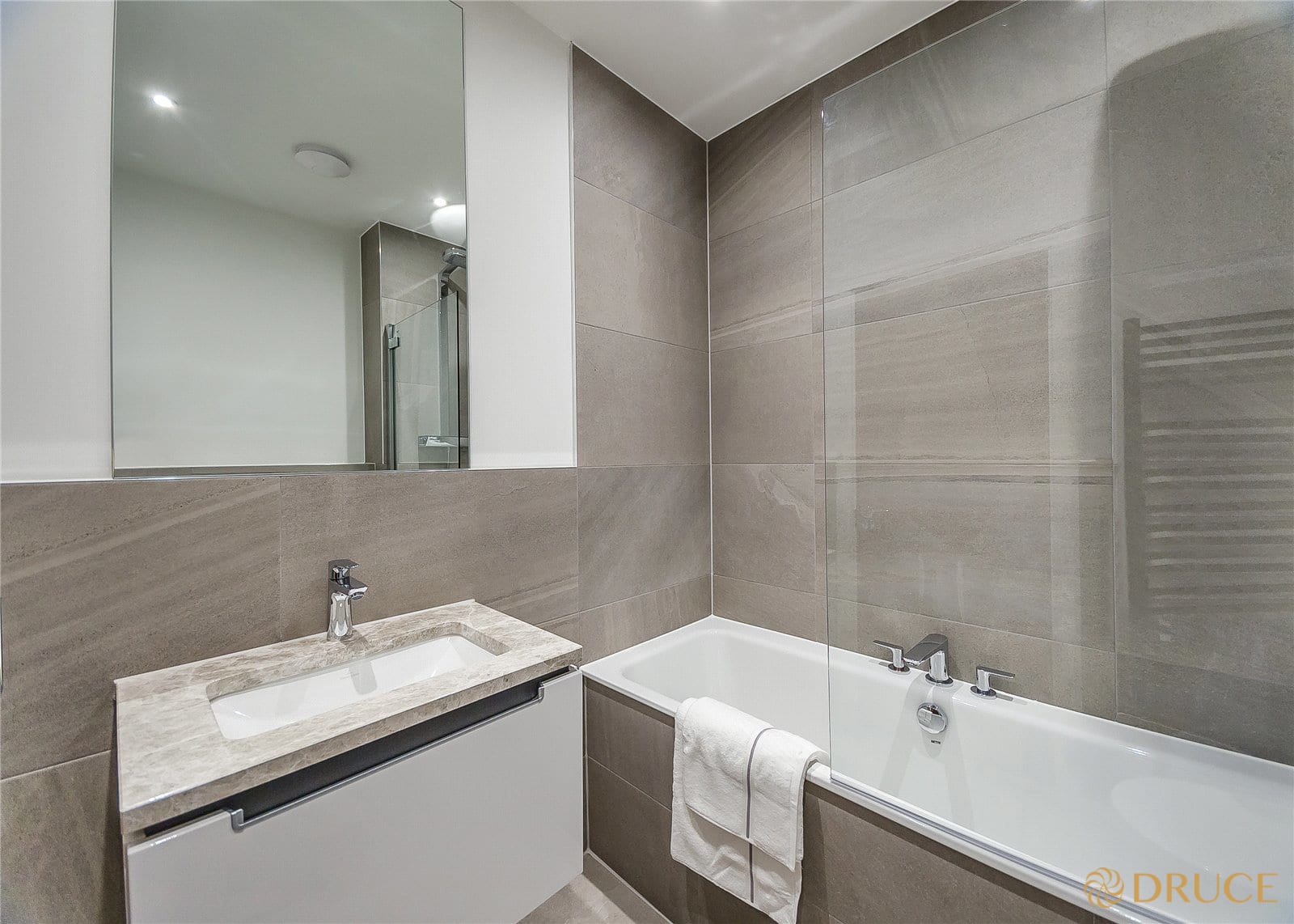 Flat Rainville Road in Greater London
