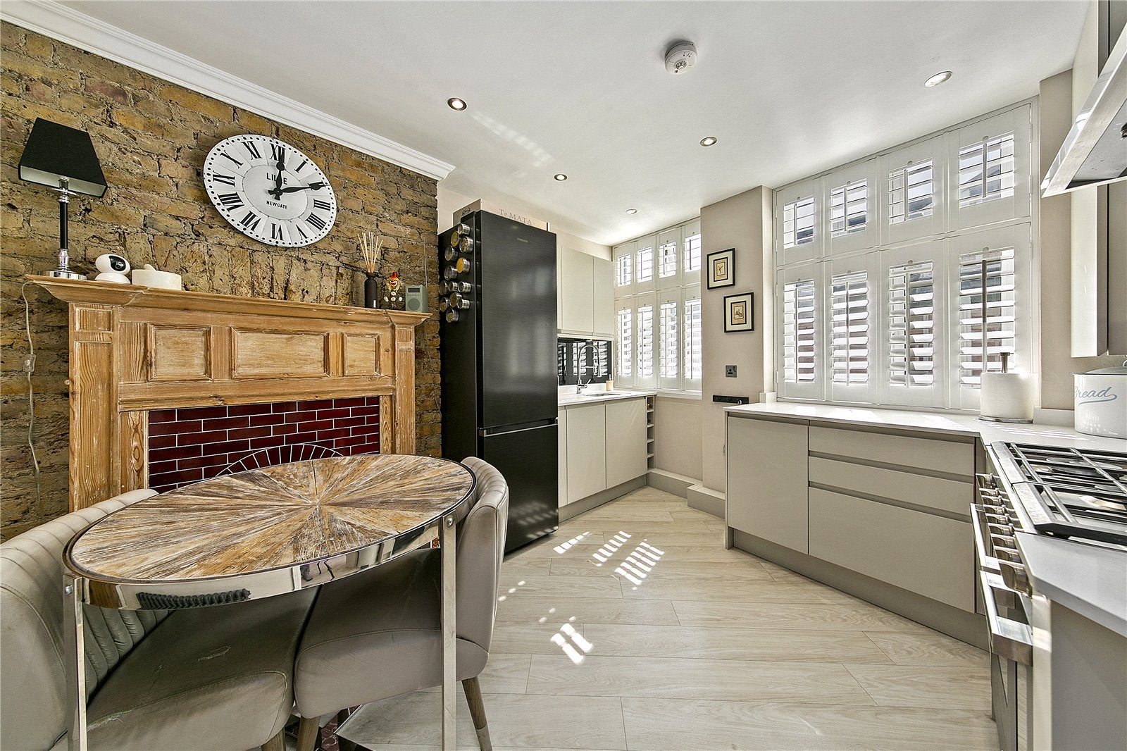 Flat Upper Richmond Road West in Greater London