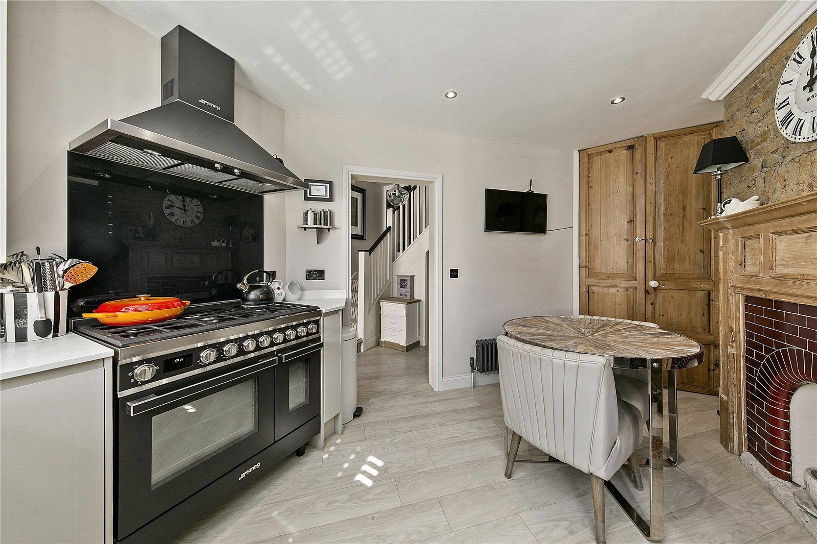 Flat Upper Richmond Road West in Greater London