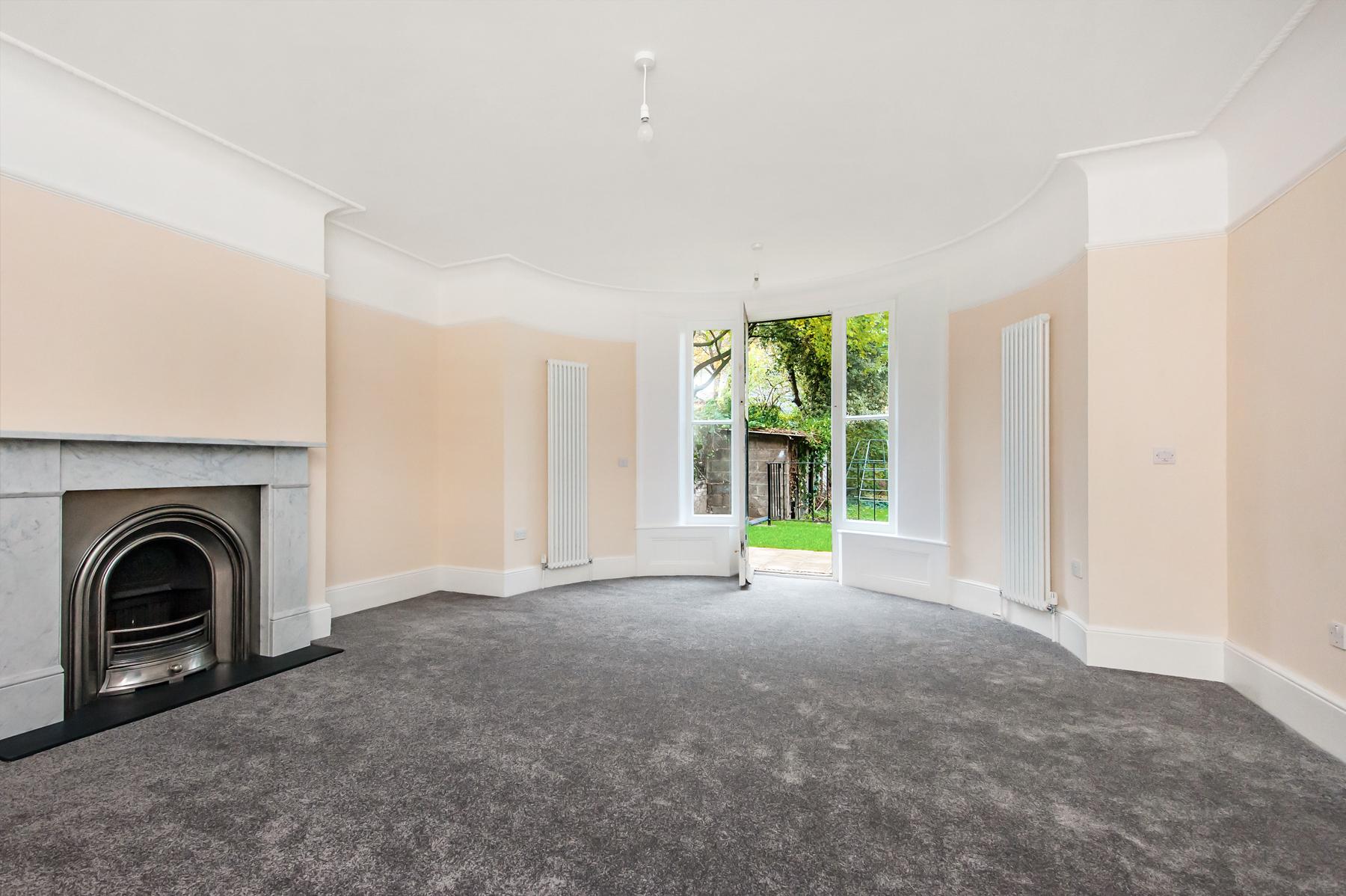 Flat Clapham Road in Greater London