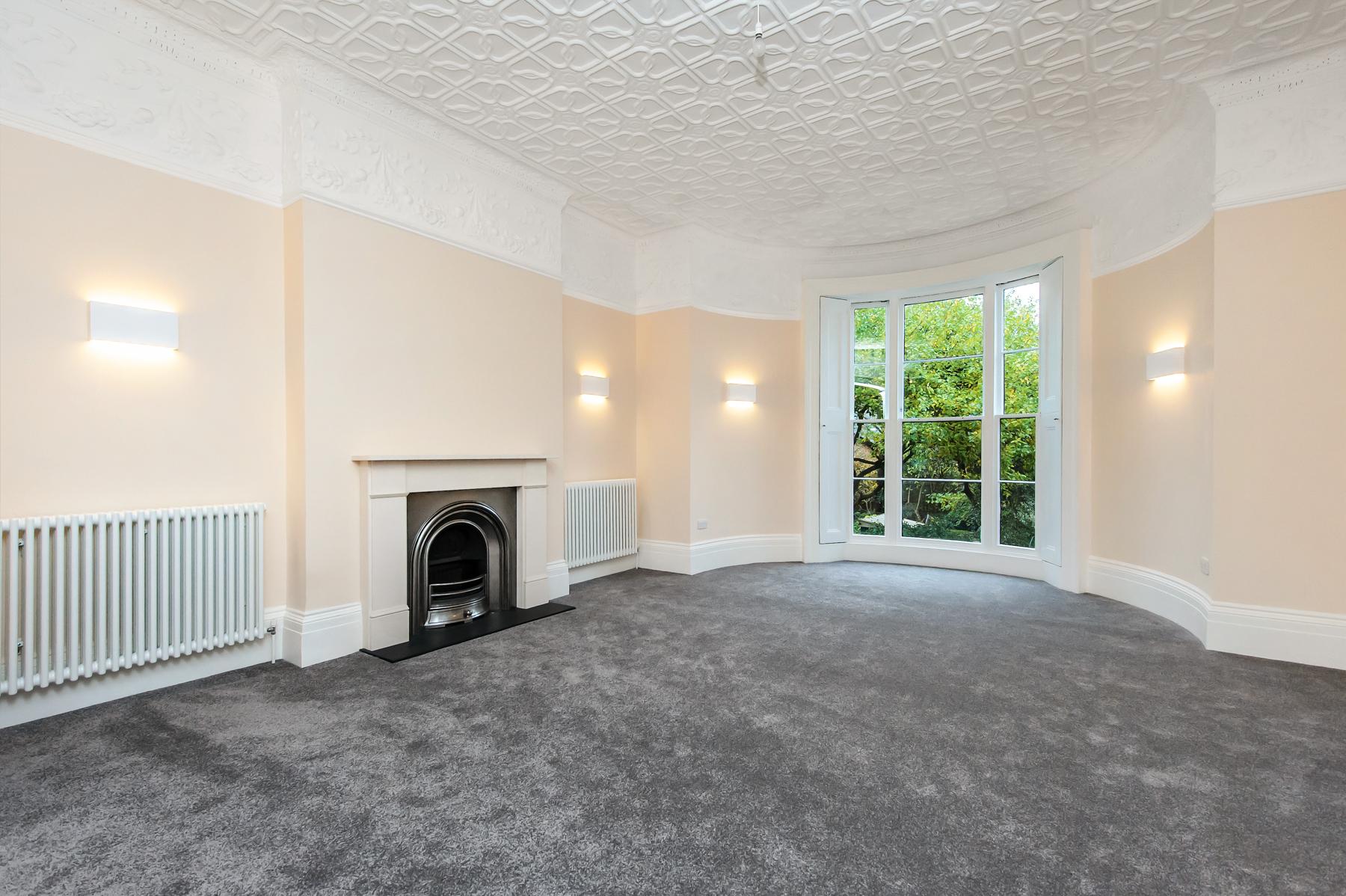 Flat Clapham Road in Greater London