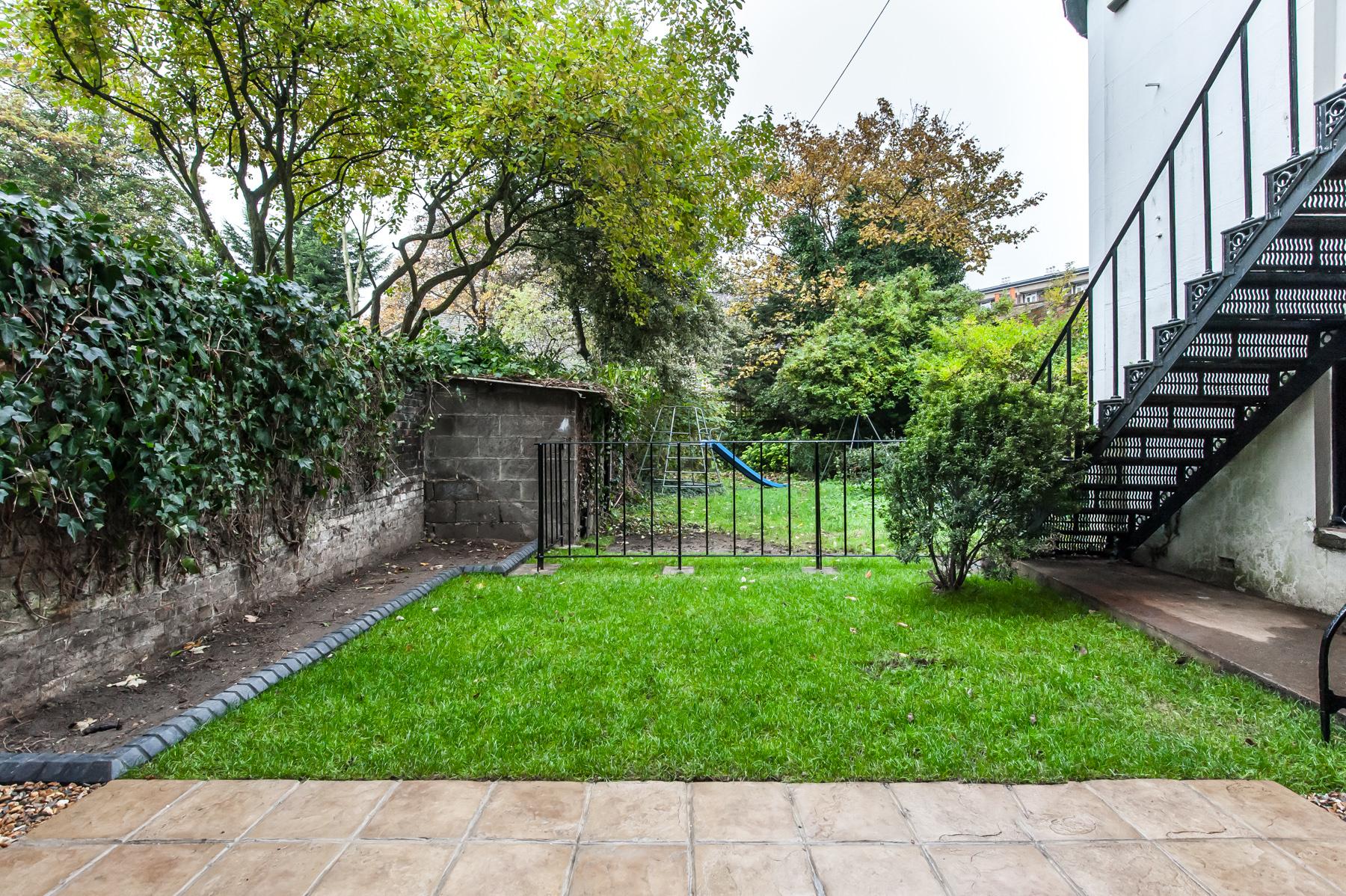 Flat Clapham Road in Greater London