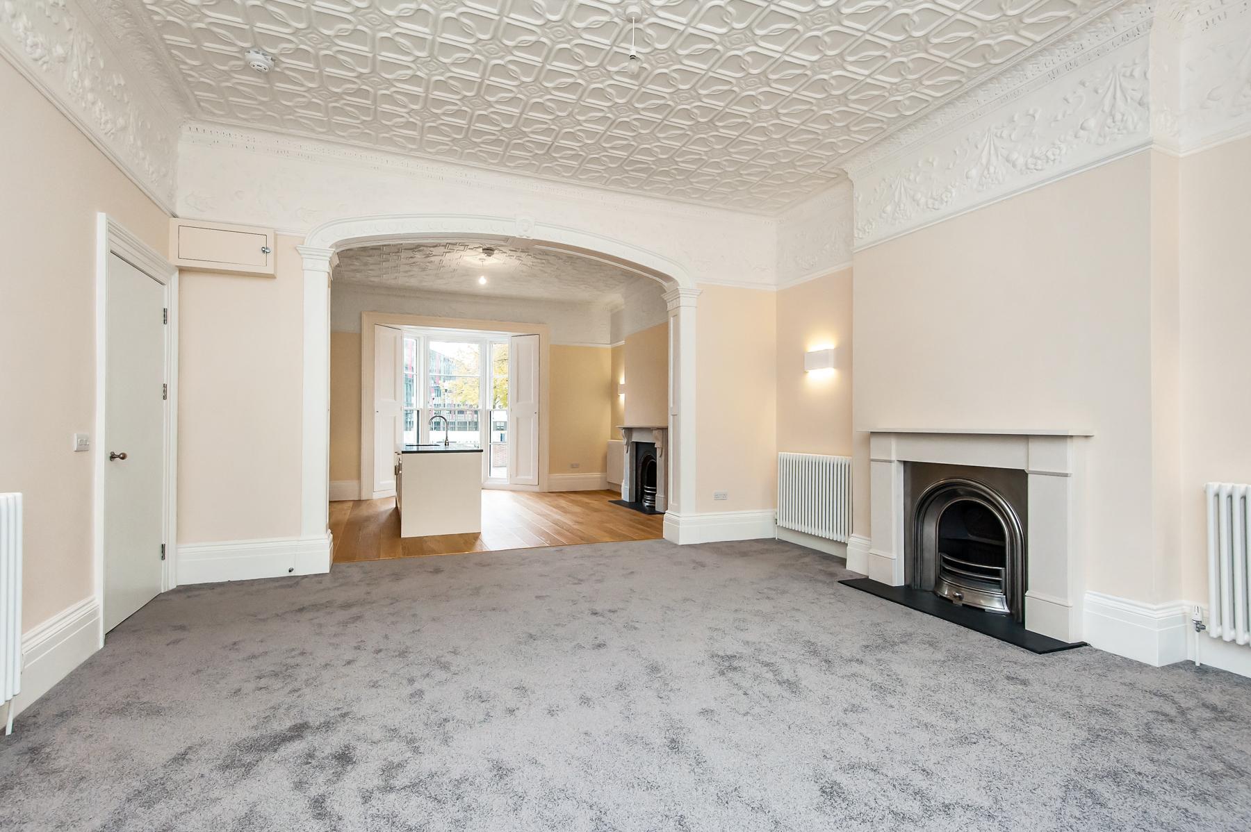 Flat Clapham Road in Greater London