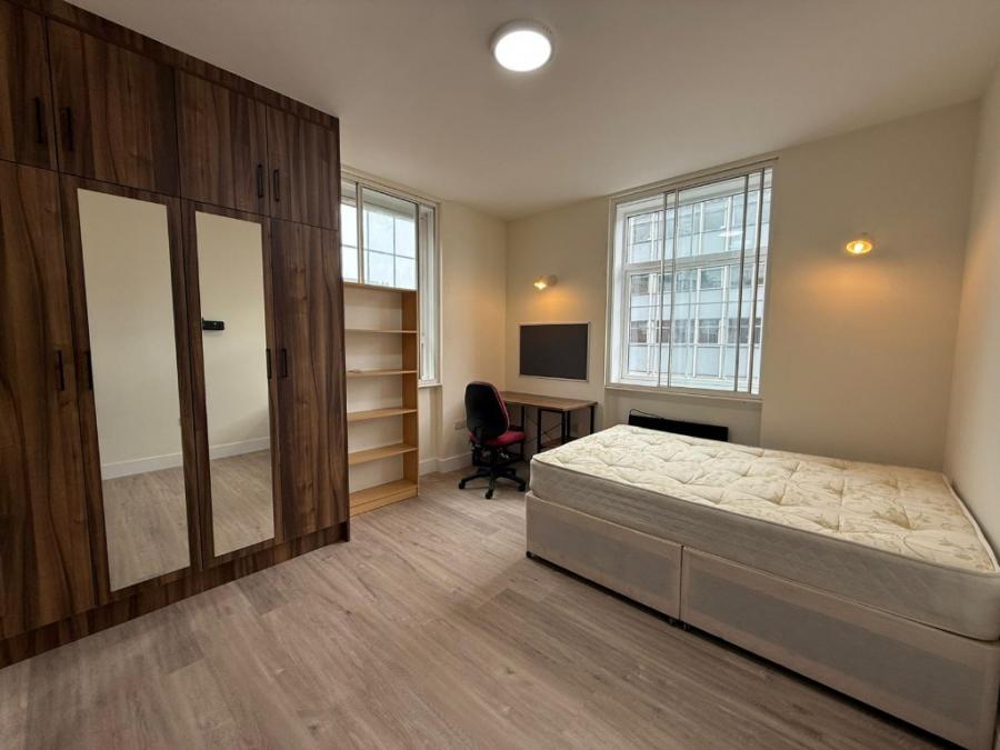Flat King Street in Newcastle-under-Lyme