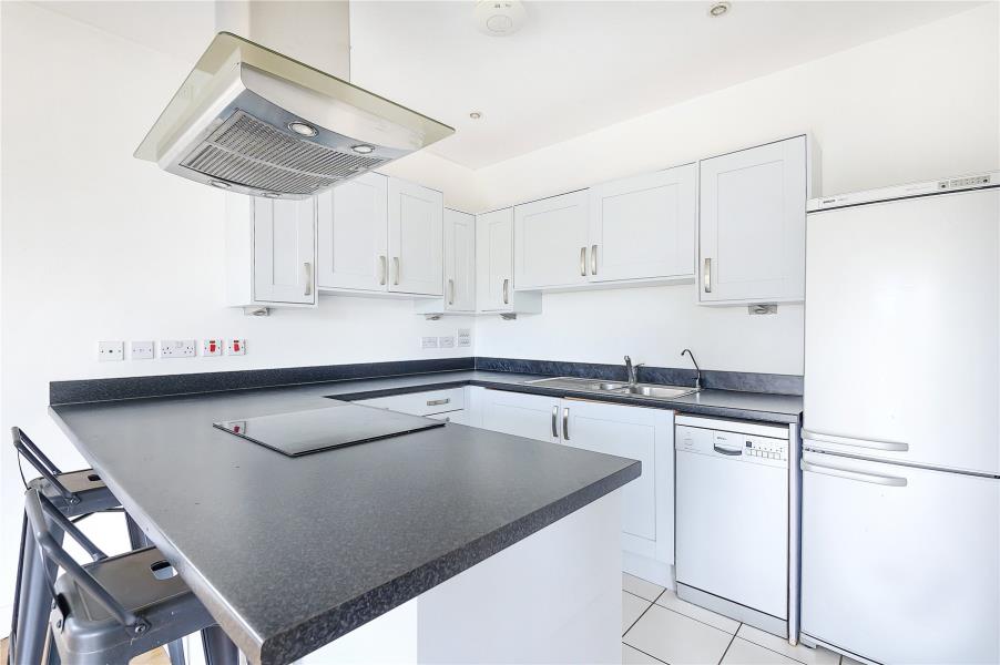 Flat Victoria Way in Woking