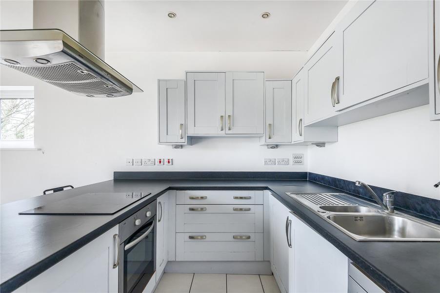 Flat Victoria Way in Woking