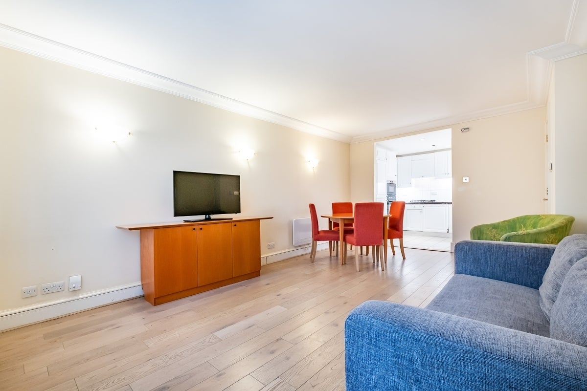 Flat Wrights Lane in Greater London