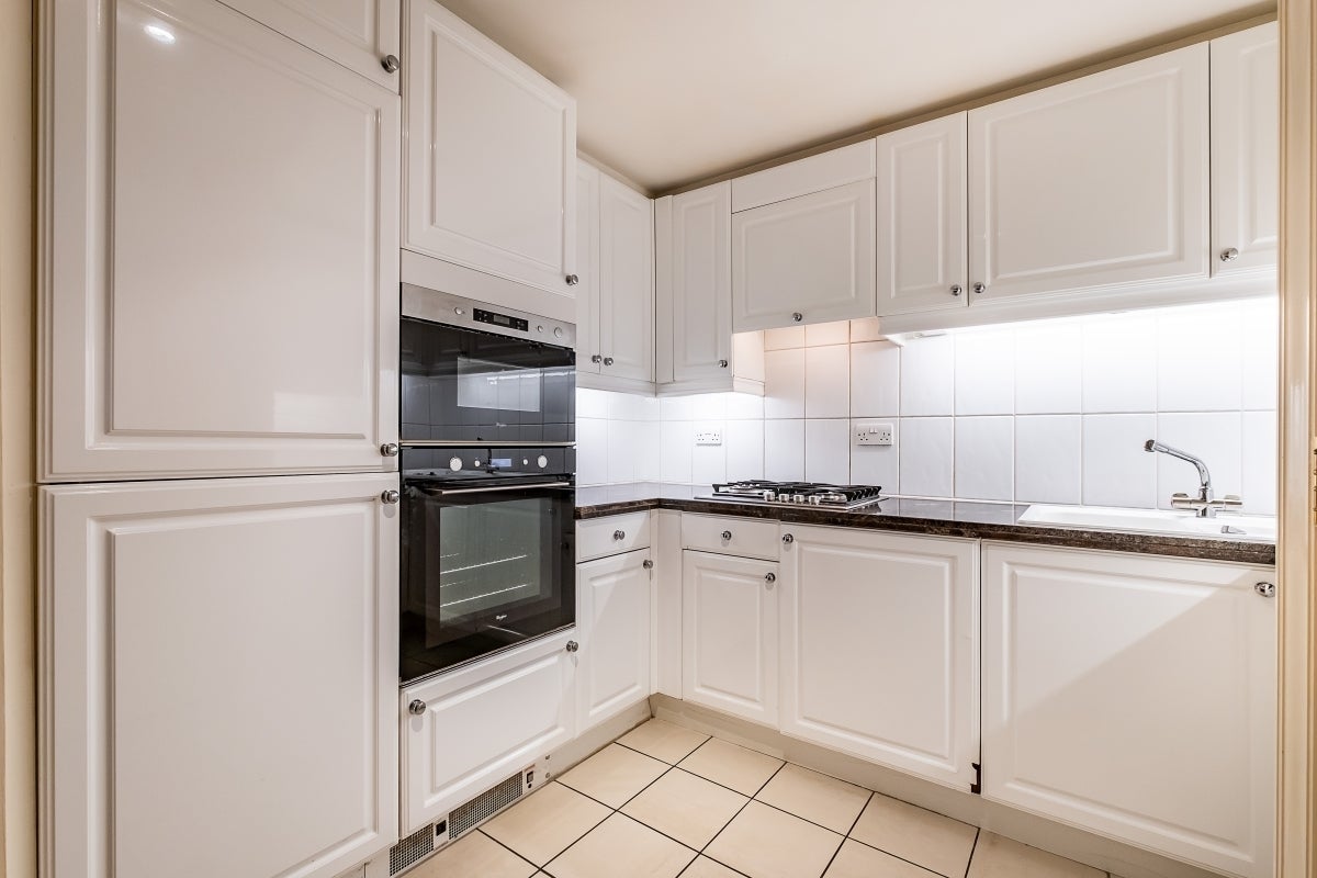Flat Wrights Lane in Greater London