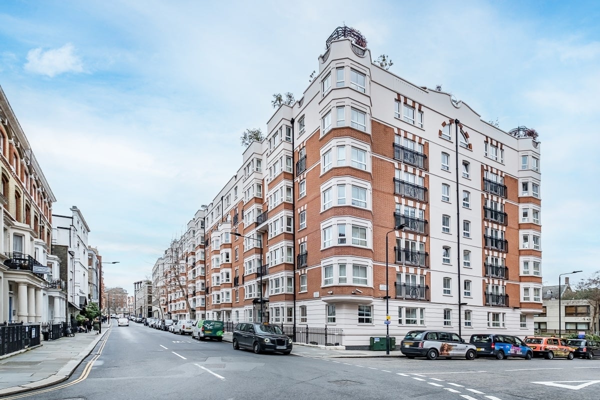 Flat Wrights Lane in Greater London