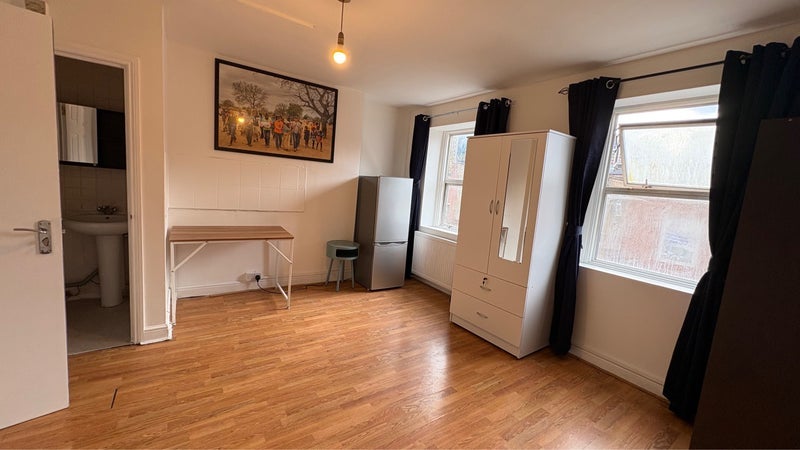 Room Osborn Street in Greater London
