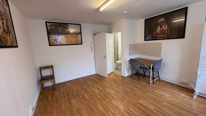Room Osborn Street in Greater London