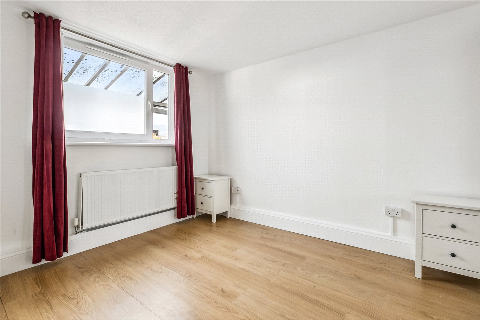 Flat Westbridge Road in Greater London