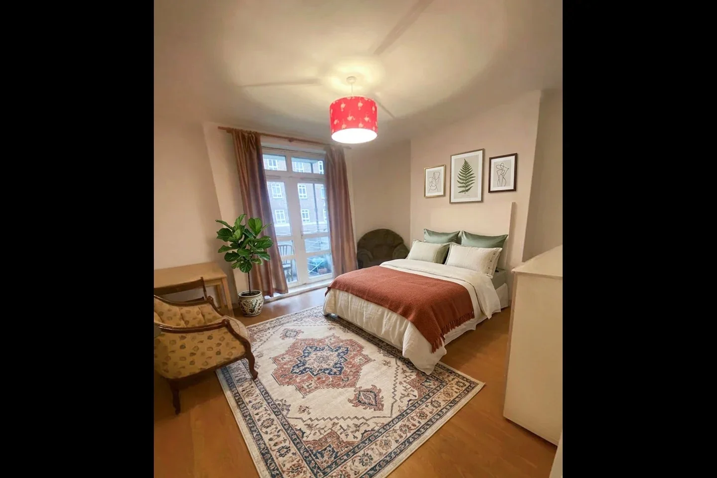 Room Retreat Place in Greater London