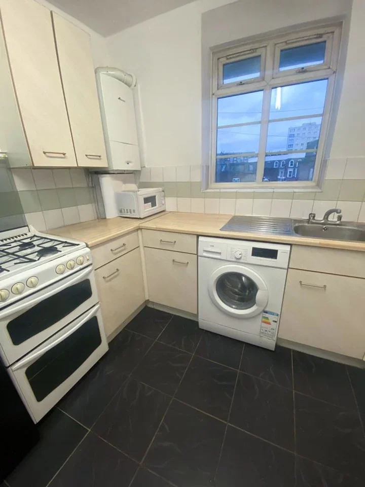 Room Retreat Place in Greater London