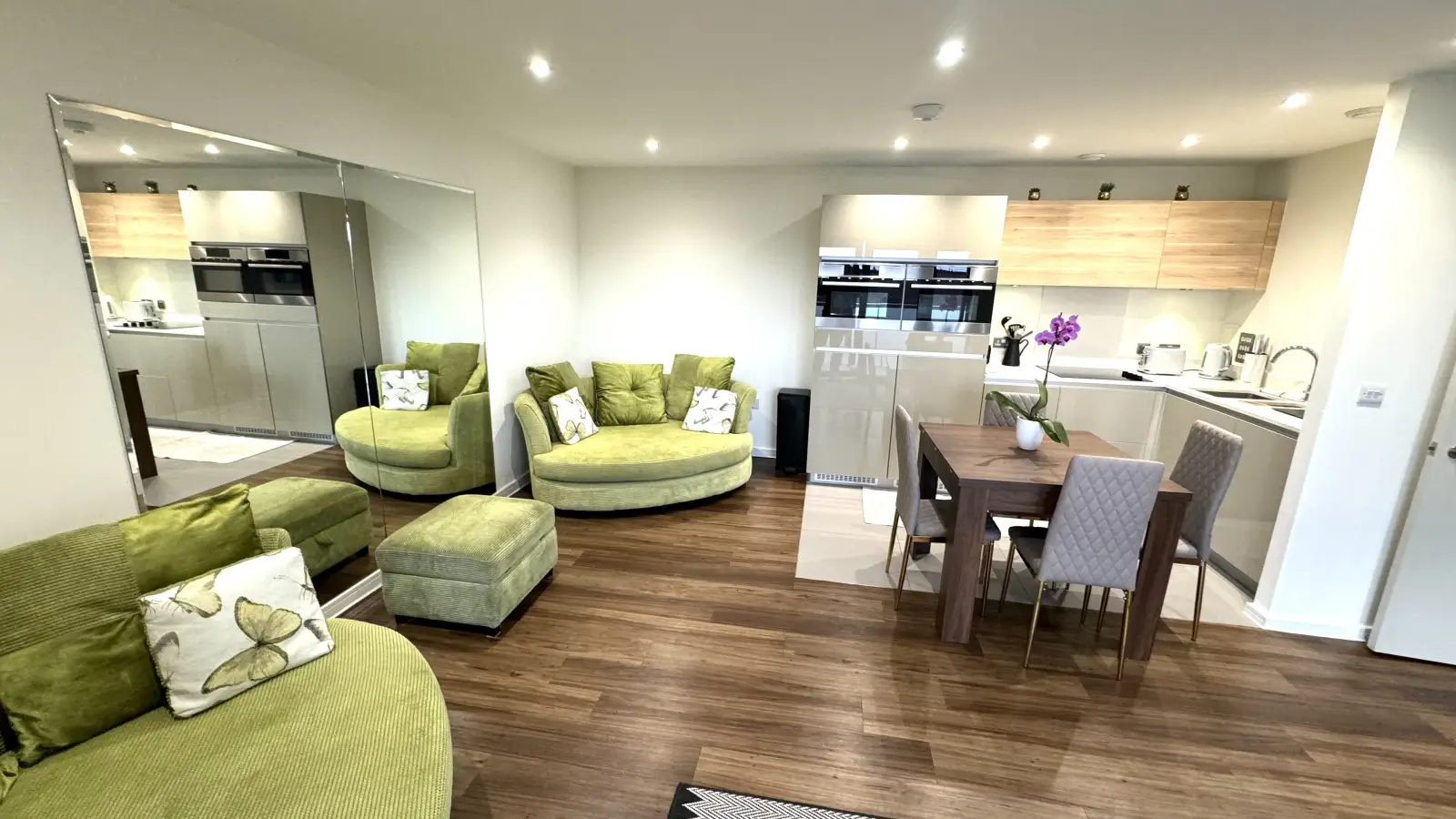 Flat Fishers Way in Greater London