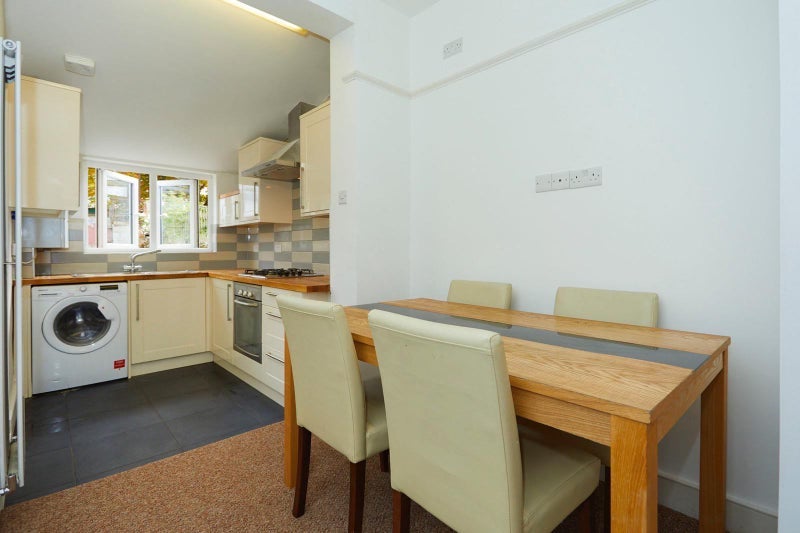 Room Woodland Way in Greater London