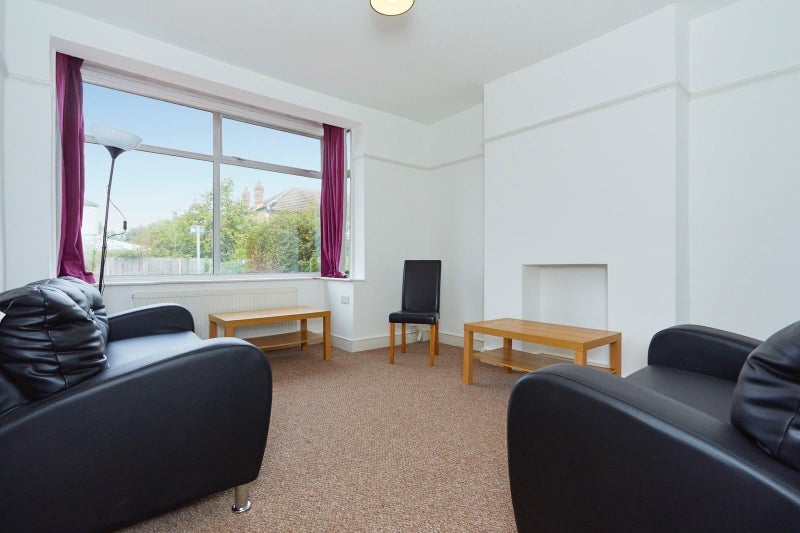 Room Woodland Way in Greater London