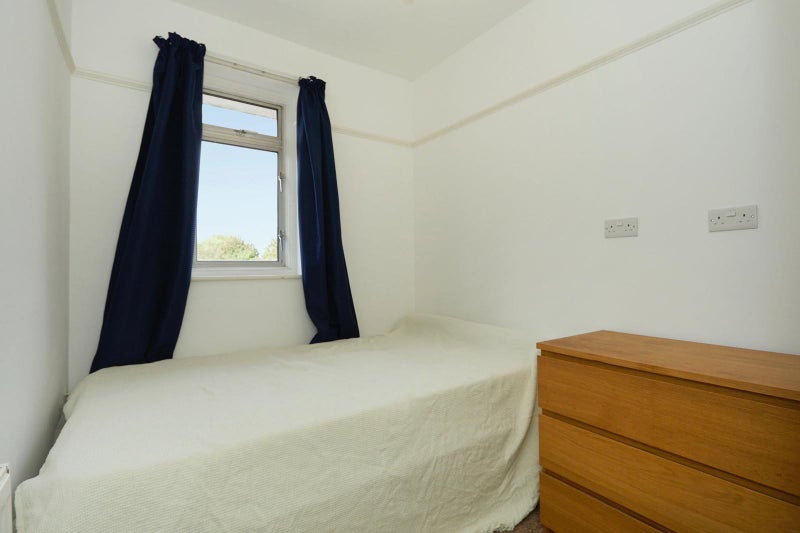Room Woodland Way in Greater London