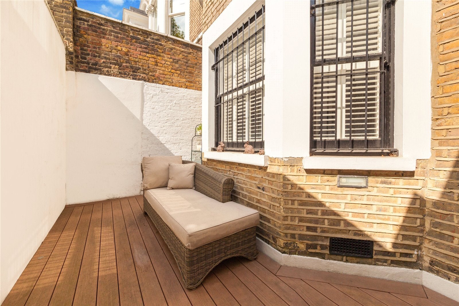 Flat Lauderdale Road in City of Westminster