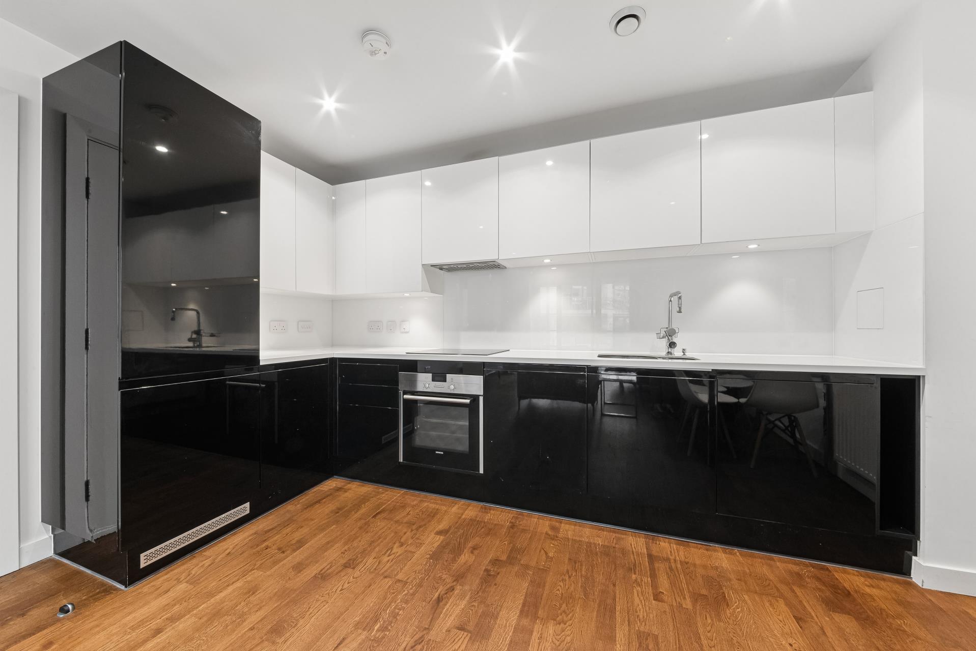 Flat Terry Spinks Place in Greater London