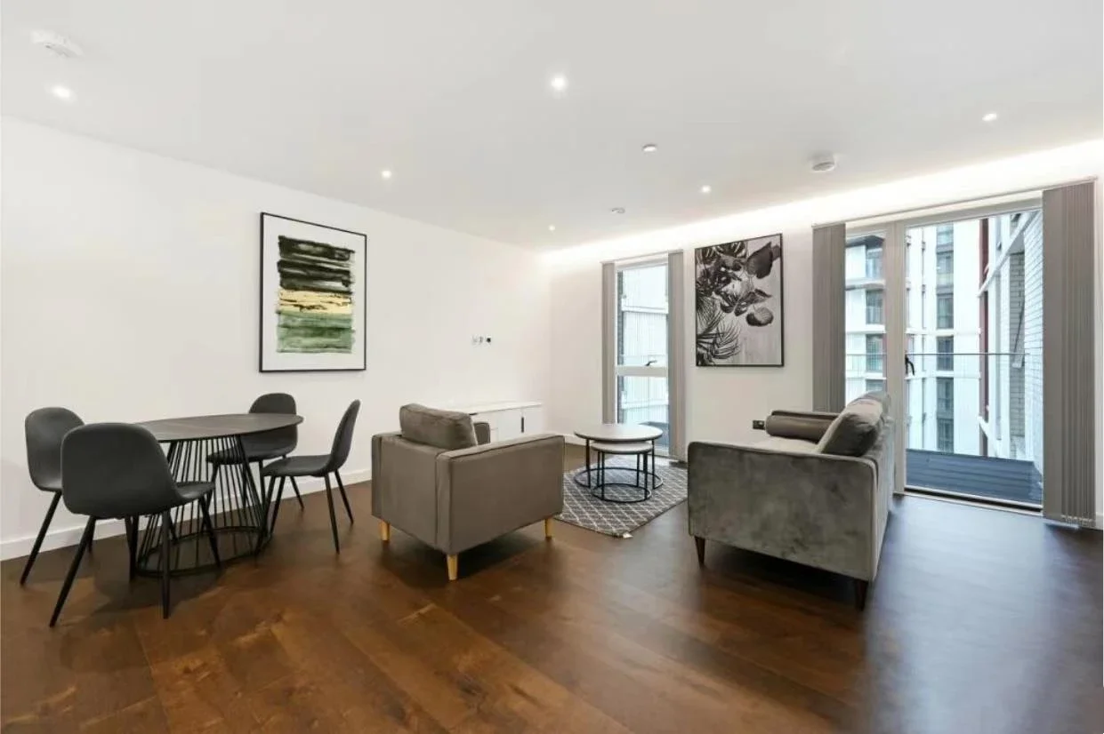 Flat Malthouse Road in Greater London