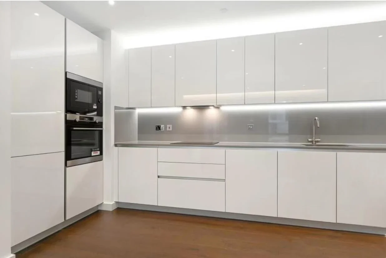Flat Malthouse Road in Greater London