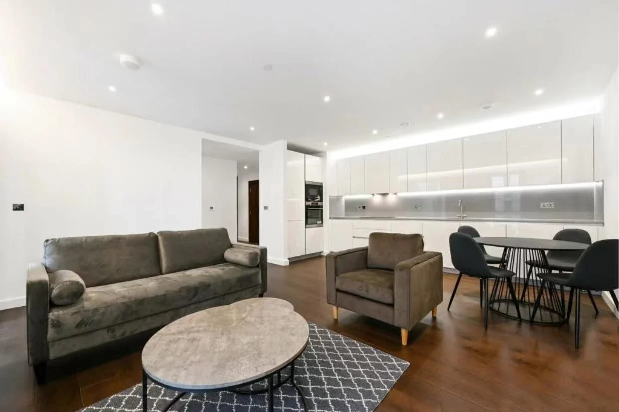 Flat Malthouse Road in Greater London