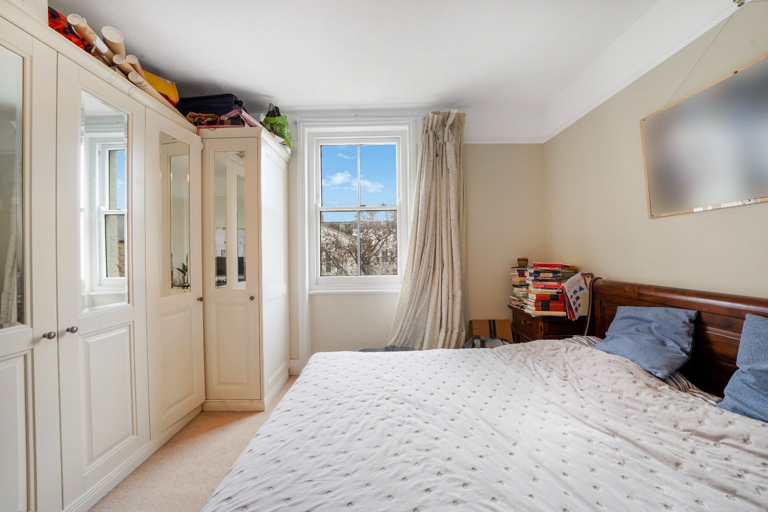 Flat Normand Mews in Greater London