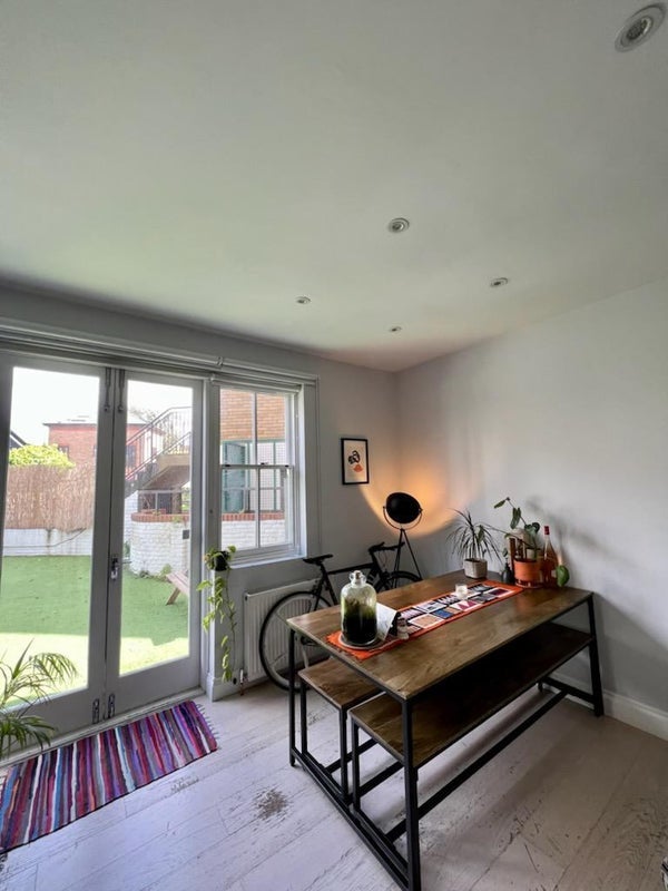 Room Holcroft Road in Greater London