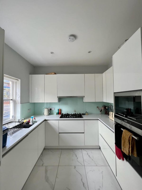 Room Holcroft Road in Greater London
