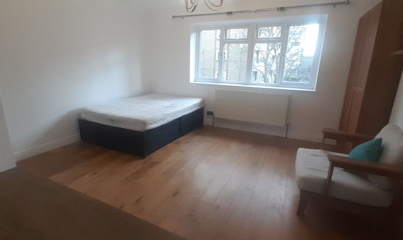 Flat Bethwin Road in London