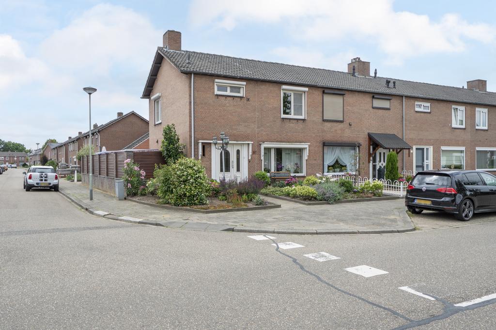 Huis Dorpstraat 57 in Buchten