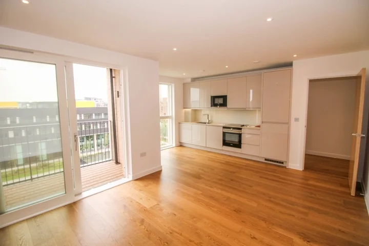 Flat Hoy Close in Greater London