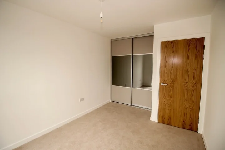 Flat Hoy Close in Greater London