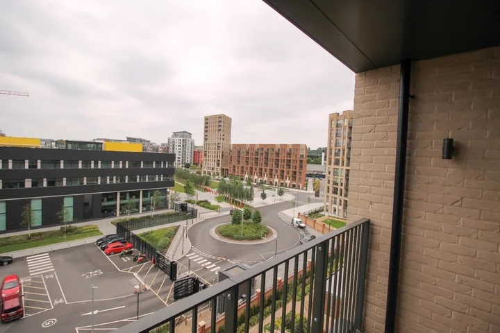 Flat Hoy Close in Greater London