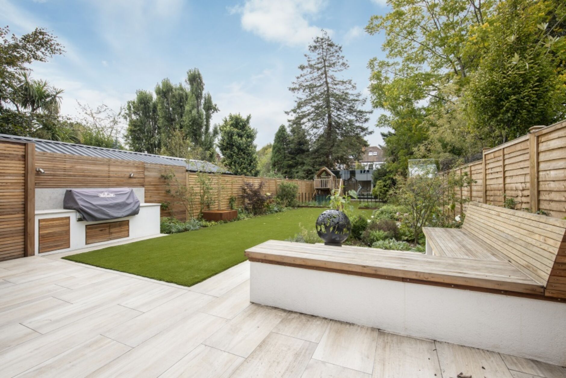 House Emlyn Road in Greater London