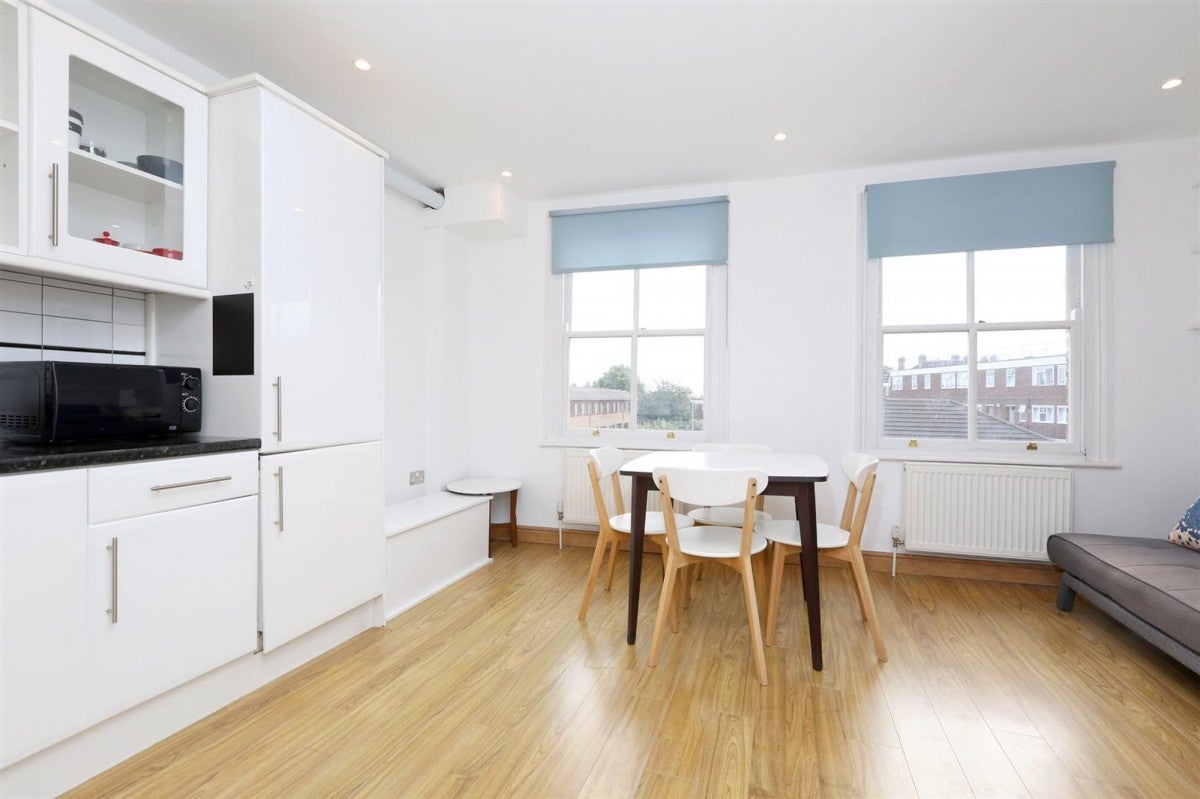 Flat Clarence Road in Greater London