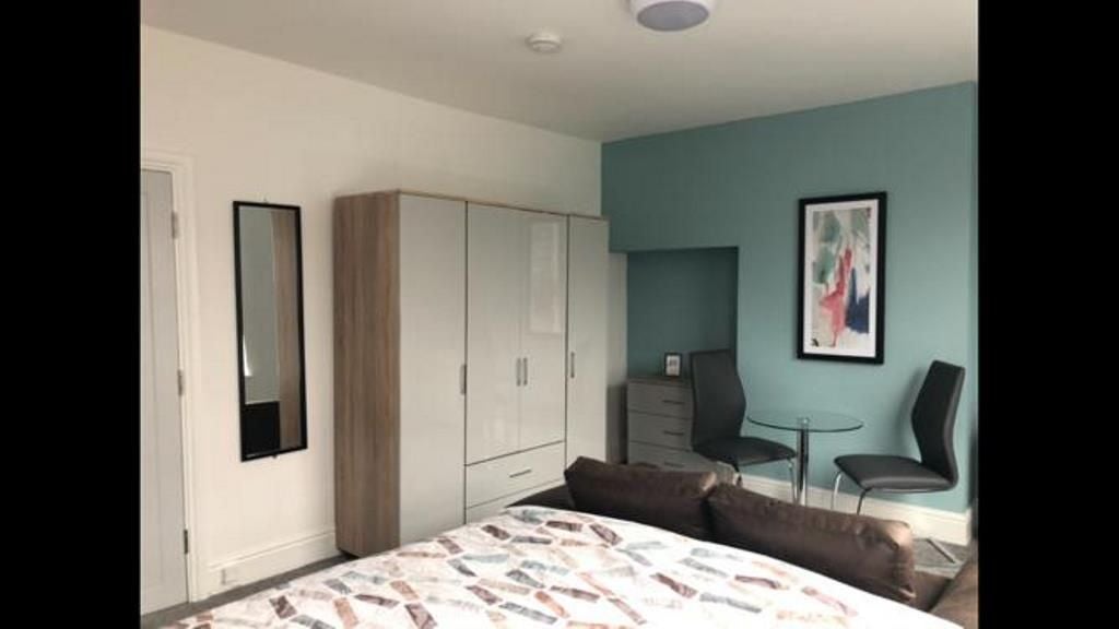 Room Suffolk Street in Hull