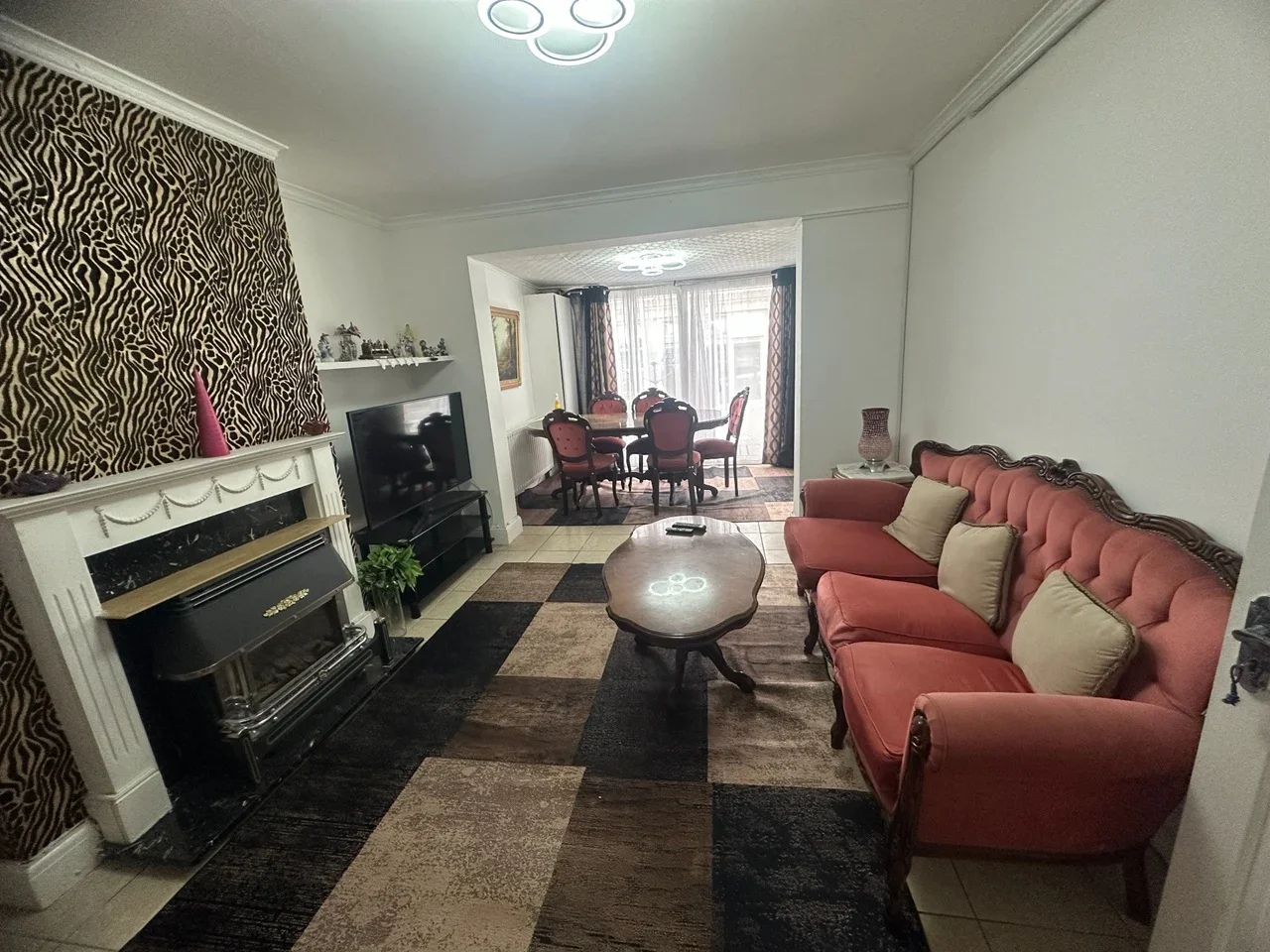 Room Gillian Park Road in Greater London