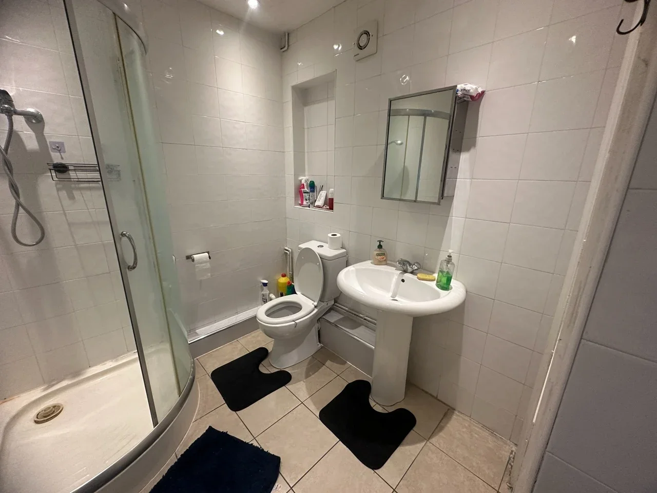 Room Gillian Park Road in Greater London