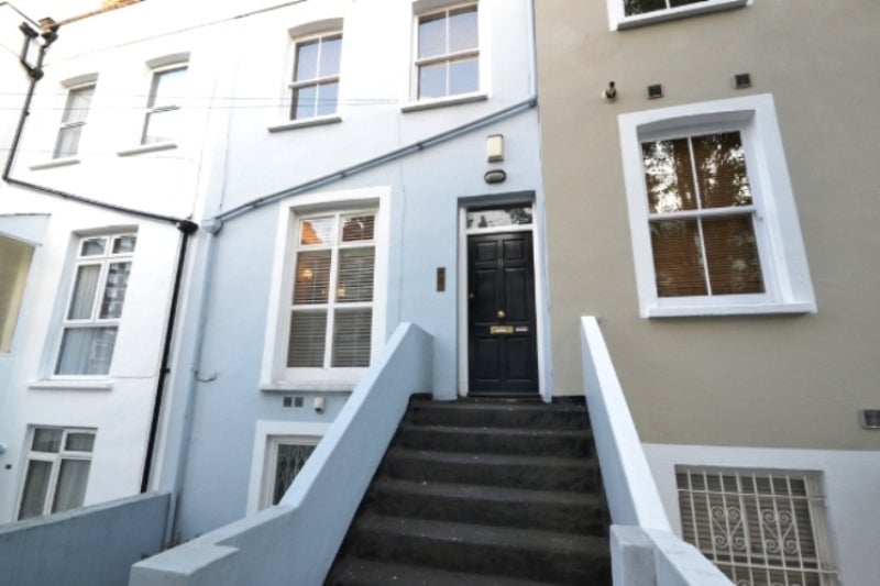 Flat Woodstock Grove in Greater London