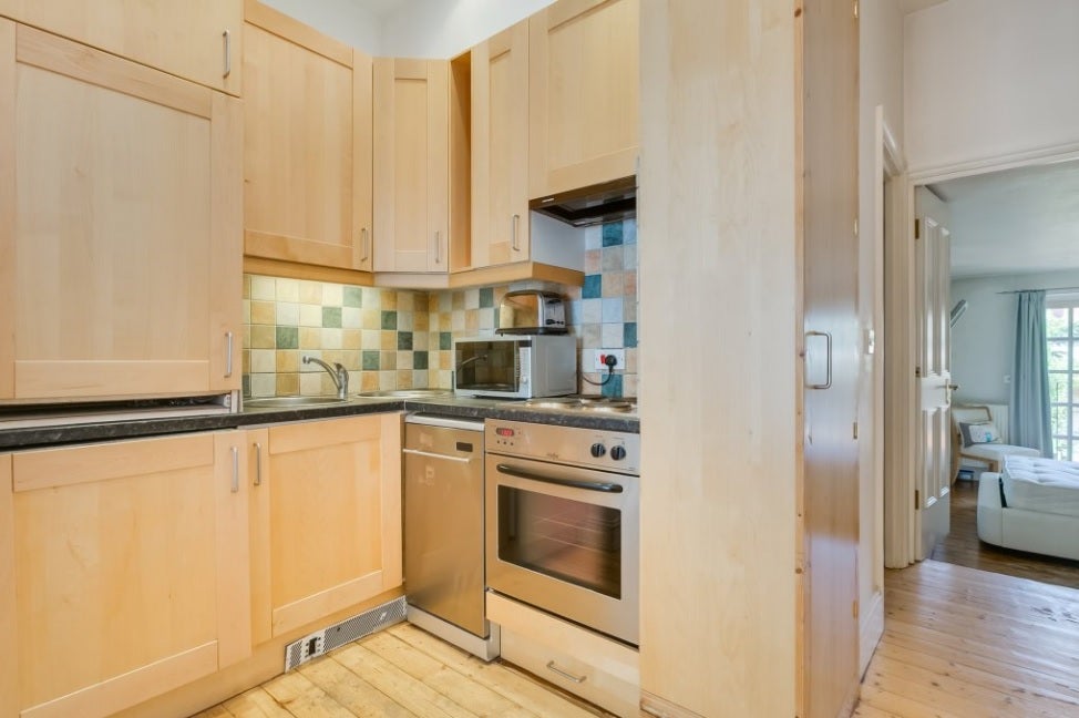 Flat Woodstock Grove in Greater London