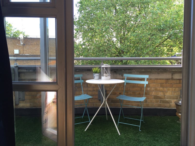 Room Cubitt Street in Greater London